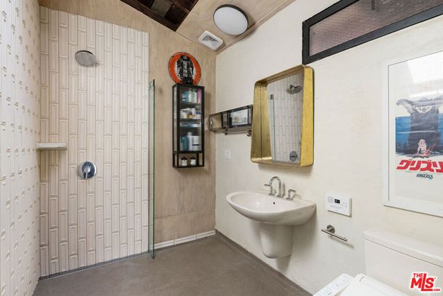 238 Furness Avenue, Los Angeles, CA 90042