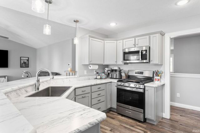 1604 Cobble Hill Drive, Osceola, IN 46561