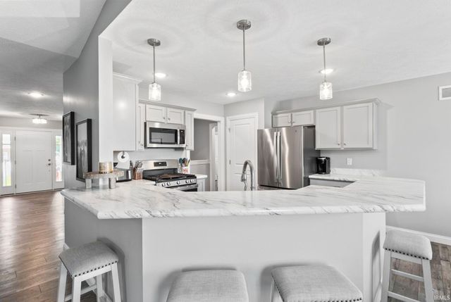 1604 Cobble Hill Drive, Osceola, IN 46561