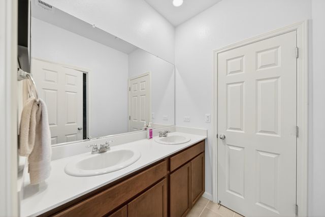 3219 E Mary Avenue, Visalia, CA 93292