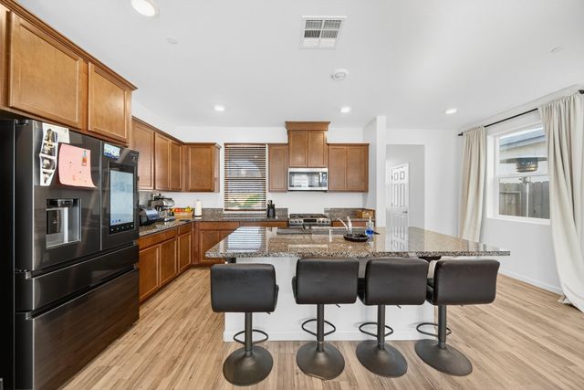 3219 E Mary Avenue, Visalia, CA 93292