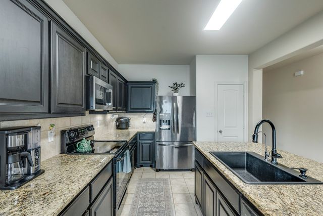 616 Cameron Way, Azle, TX 76020