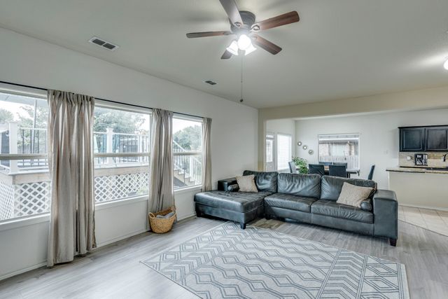 616 Cameron Way, Azle, TX 76020