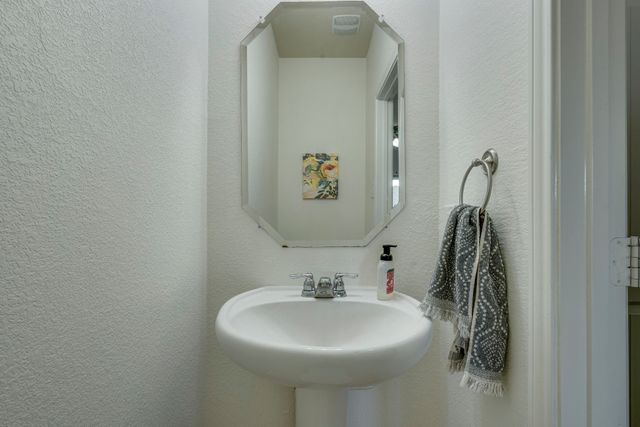 616 Cameron Way, Azle, TX 76020