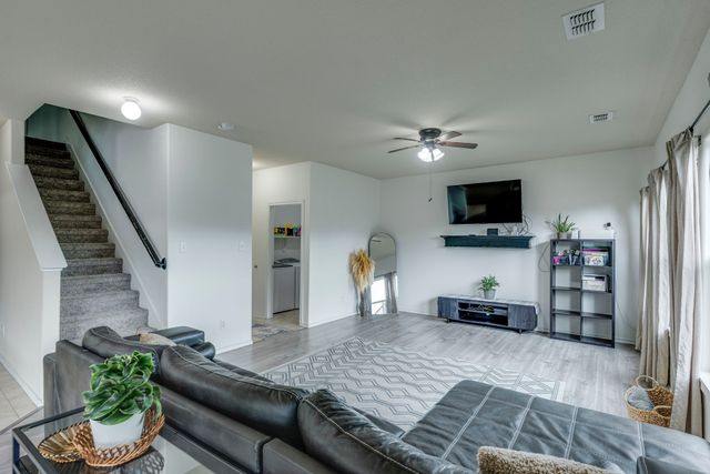 616 Cameron Way, Azle, TX 76020