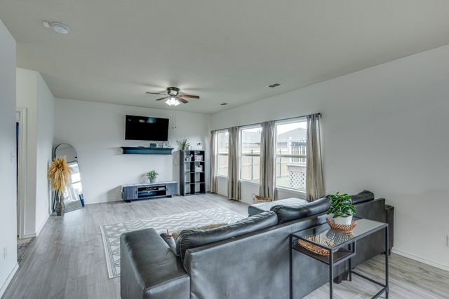 616 Cameron Way, Azle, TX 76020