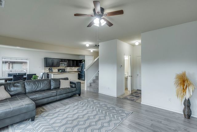 616 Cameron Way, Azle, TX 76020