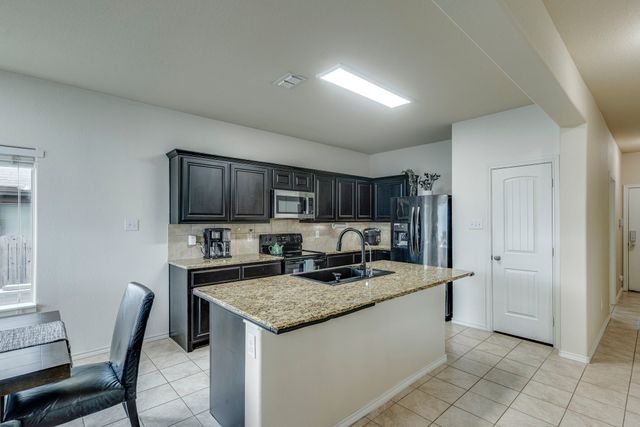 616 Cameron Way, Azle, TX 76020