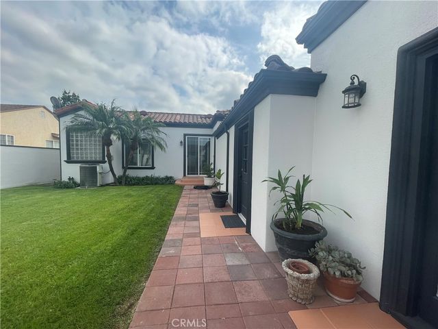 9457 Gotham, Downey, CA 90241