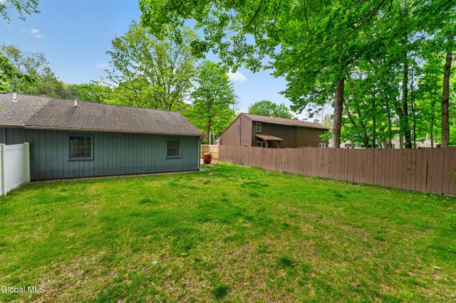 85 Wake Robin Road, Ballston Spa, NY 12020