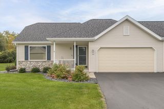 296 Oconomowoc PARKWAY, Oconomowoc, WI 53066