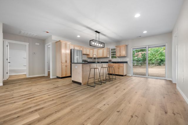 615 W Olive Street, Bolivar, MO 65613