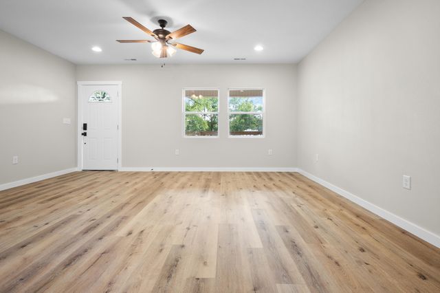 615 W Olive Street, Bolivar, MO 65613