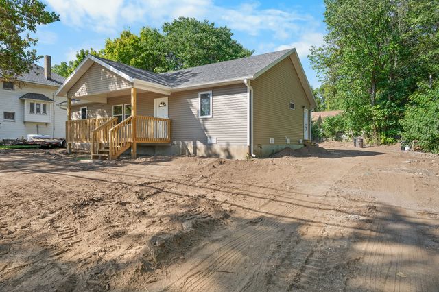 615 W Olive Street, Bolivar, MO 65613