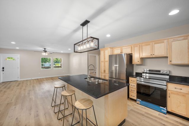 615 W Olive Street, Bolivar, MO 65613