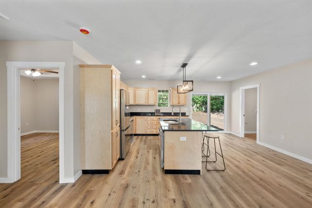 615 W Olive Street, Bolivar, MO 65613