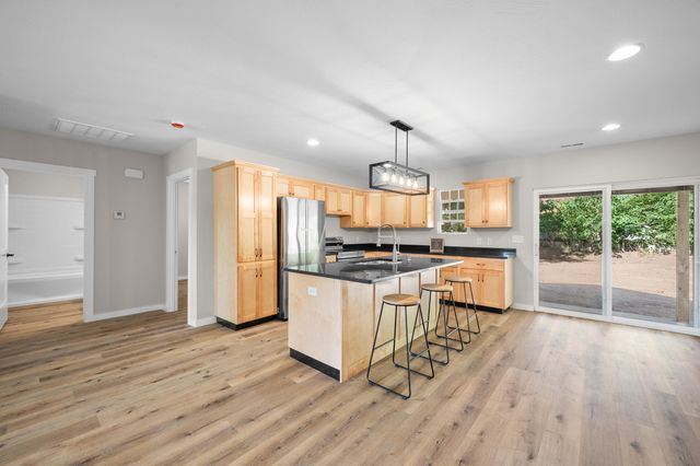 615 W Olive Street, Bolivar, MO 65613