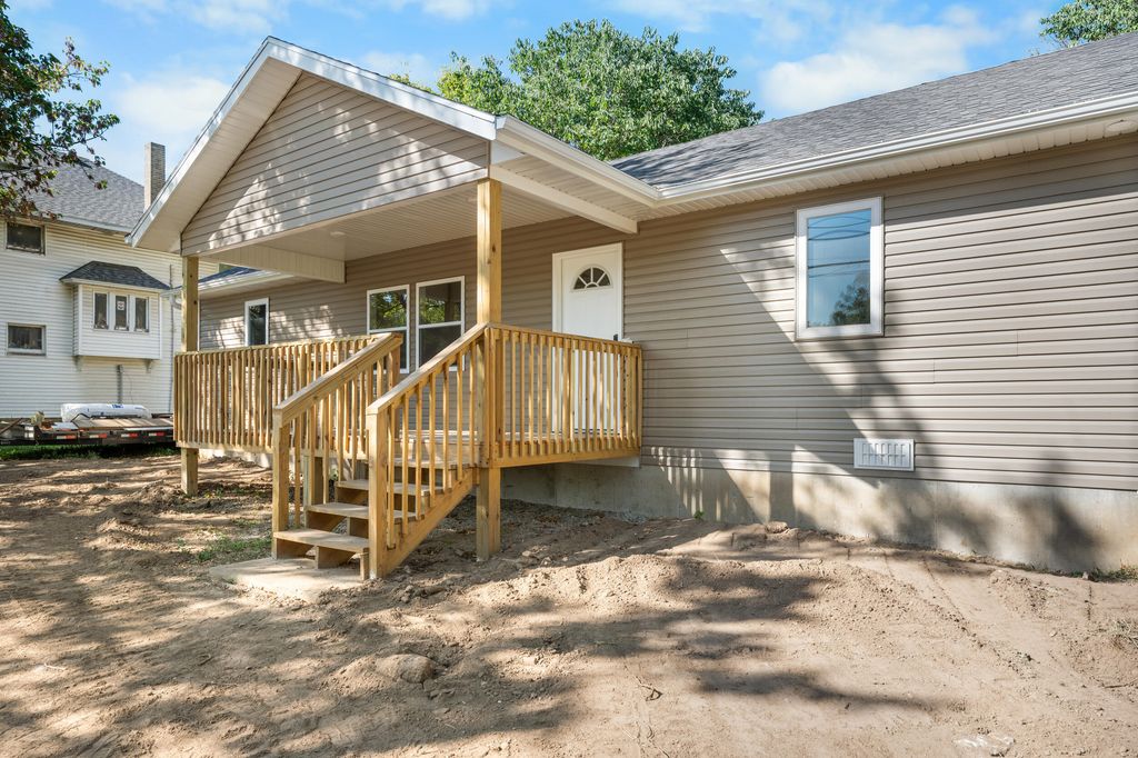 615 W Olive Street, Bolivar, MO 65613