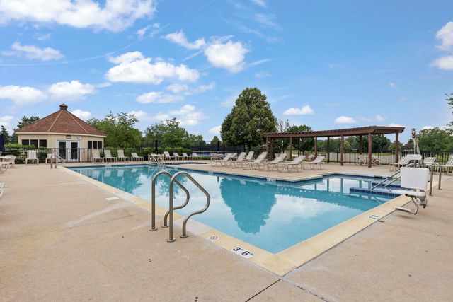 16220 Goose Lake Drive, Crest Hill, IL 60403