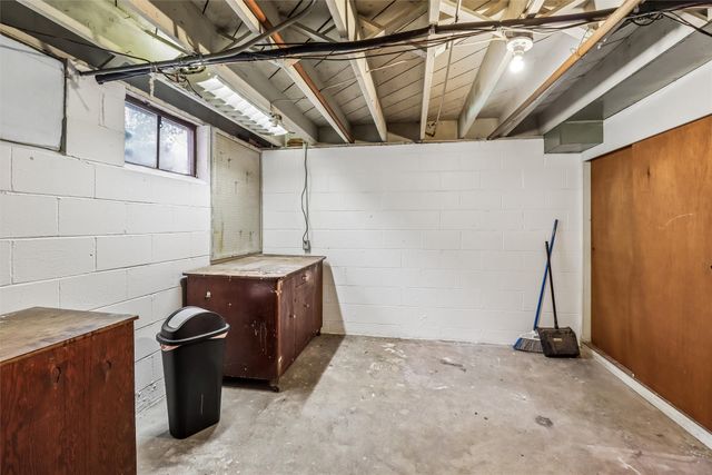 508 Valhigh Road, West Des Moines, IA 50265