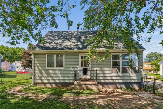 508 Valhigh Road, West Des Moines, IA 50265