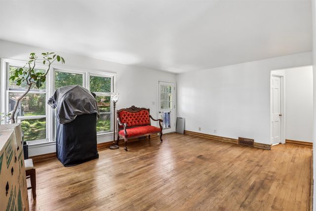 508 Valhigh Road, West Des Moines, IA 50265