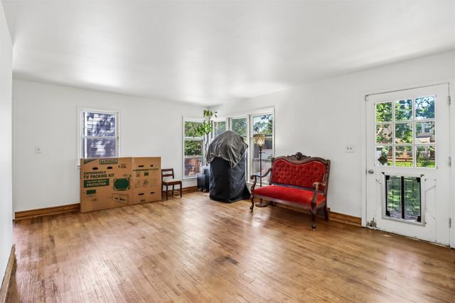 508 Valhigh Road, West Des Moines, IA 50265