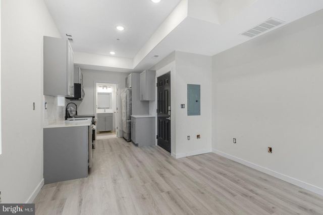 223 S 45TH ST, Philadelphia, PA 19104