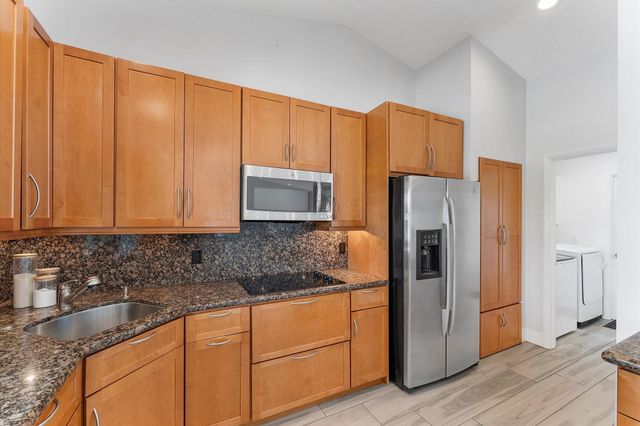 8684 SW 1st Pl, Coral Springs, FL 33071