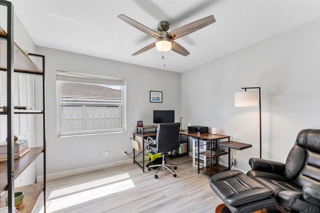 8684 SW 1st Pl, Coral Springs, FL 33071