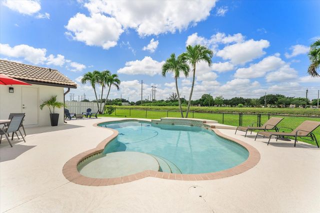 8684 SW 1st Pl, Coral Springs, FL 33071