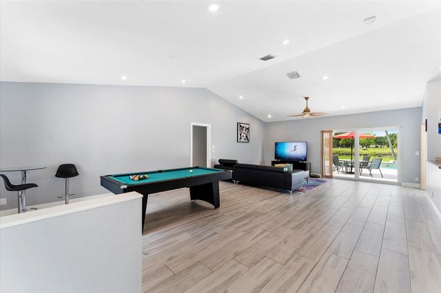 8684 SW 1st Pl, Coral Springs, FL 33071