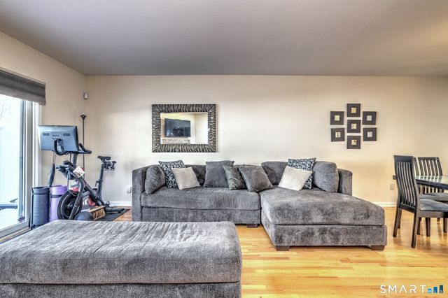 31 South Turnpike Road APT C2, Wallingford, CT 06492