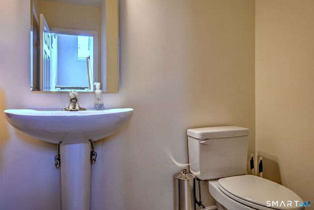 31 South Turnpike Road APT C2, Wallingford, CT 06492