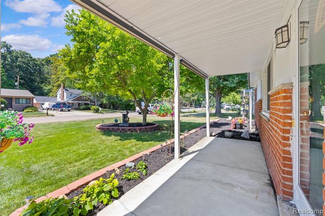 15922 Deering Street, Livonia, MI 48154