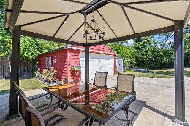 15922 Deering Street, Livonia, MI 48154