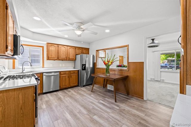 15922 Deering Street, Livonia, MI 48154