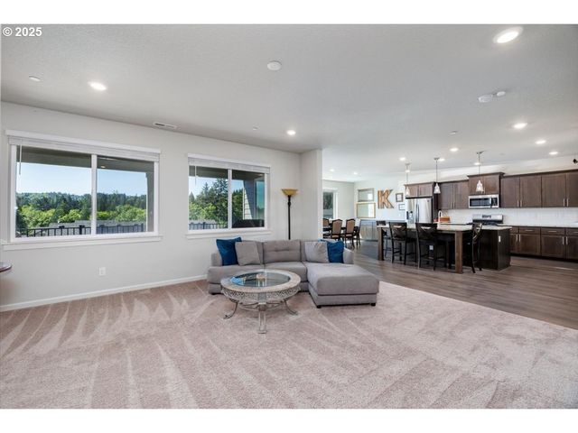 15556 Se FLAVEL St, Portland, OR 97236