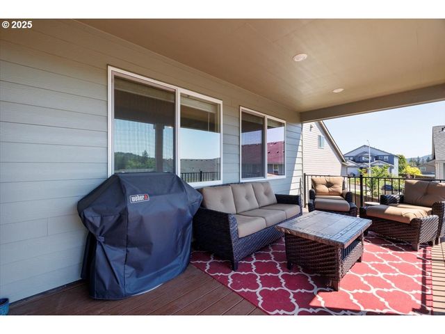 15556 Se FLAVEL St, Portland, OR 97236