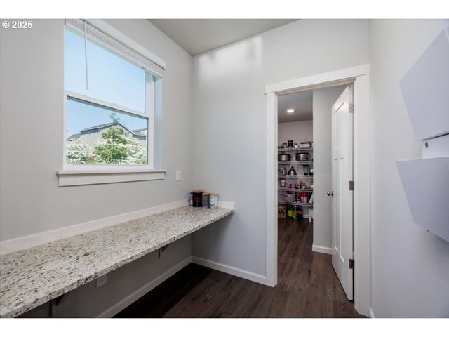 15556 Se FLAVEL St, Portland, OR 97236