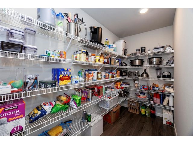 15556 Se FLAVEL St, Portland, OR 97236