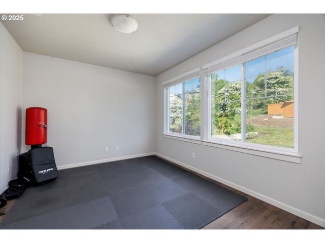 15556 Se FLAVEL St, Portland, OR 97236