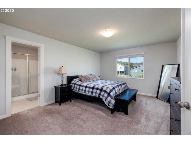 15556 Se FLAVEL St, Portland, OR 97236