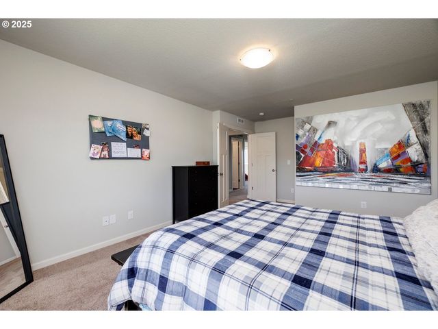 15556 Se FLAVEL St, Portland, OR 97236