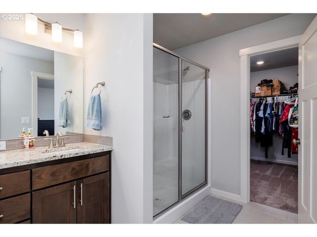 15556 Se FLAVEL St, Portland, OR 97236