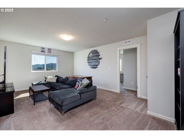 15556 Se FLAVEL St, Portland, OR 97236