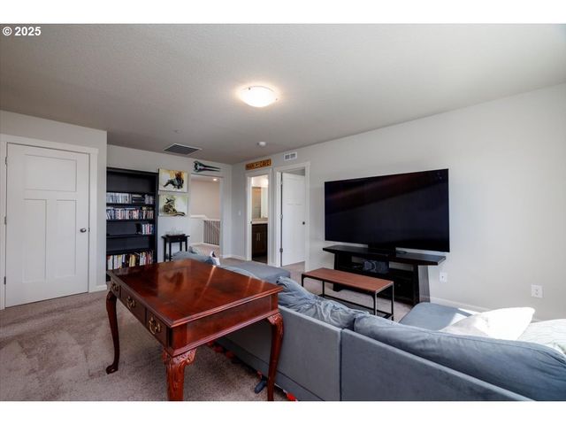 15556 Se FLAVEL St, Portland, OR 97236