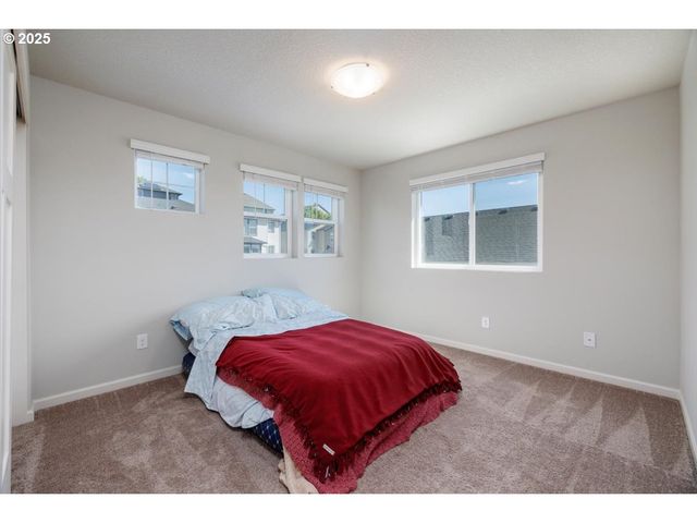 15556 Se FLAVEL St, Portland, OR 97236