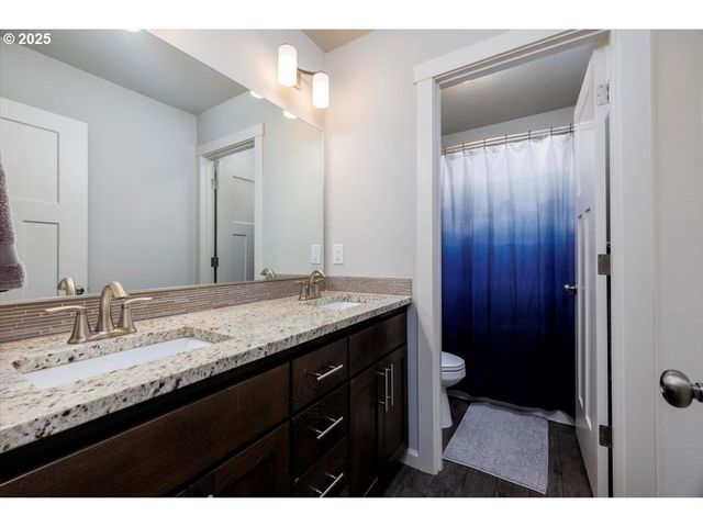 15556 Se FLAVEL St, Portland, OR 97236