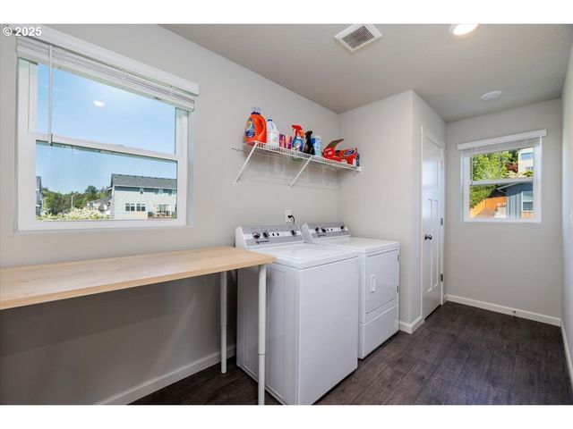 15556 Se FLAVEL St, Portland, OR 97236